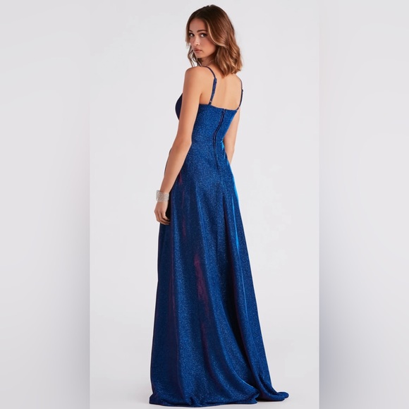 STUNNING 2 Tone Gown - Picture 4 of 5